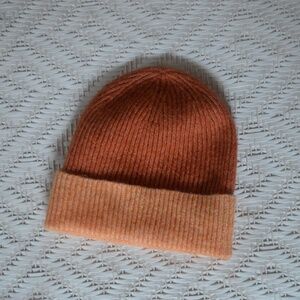 Two-tone Anthropologie Beanie!